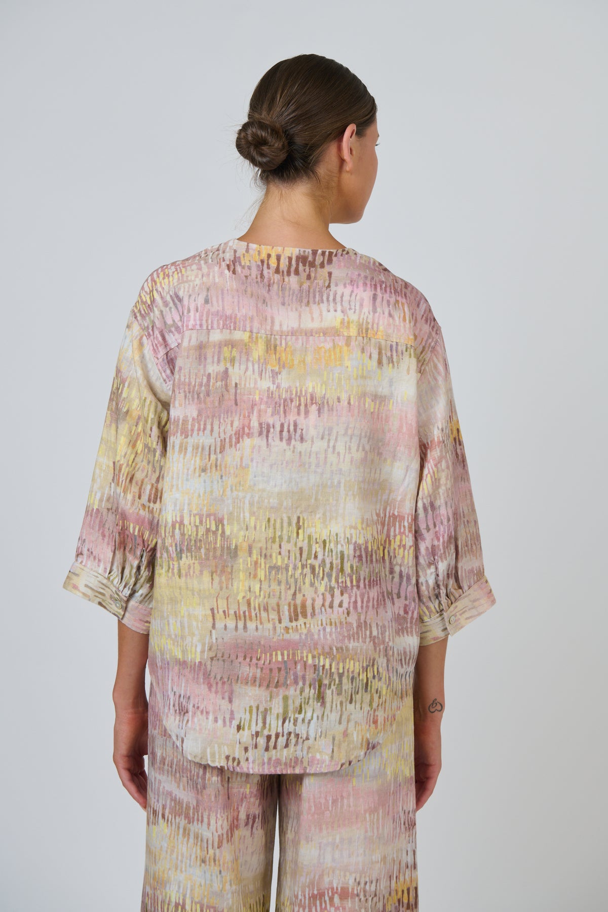 Naturals by O & J Linen Top in Jardin GA717
