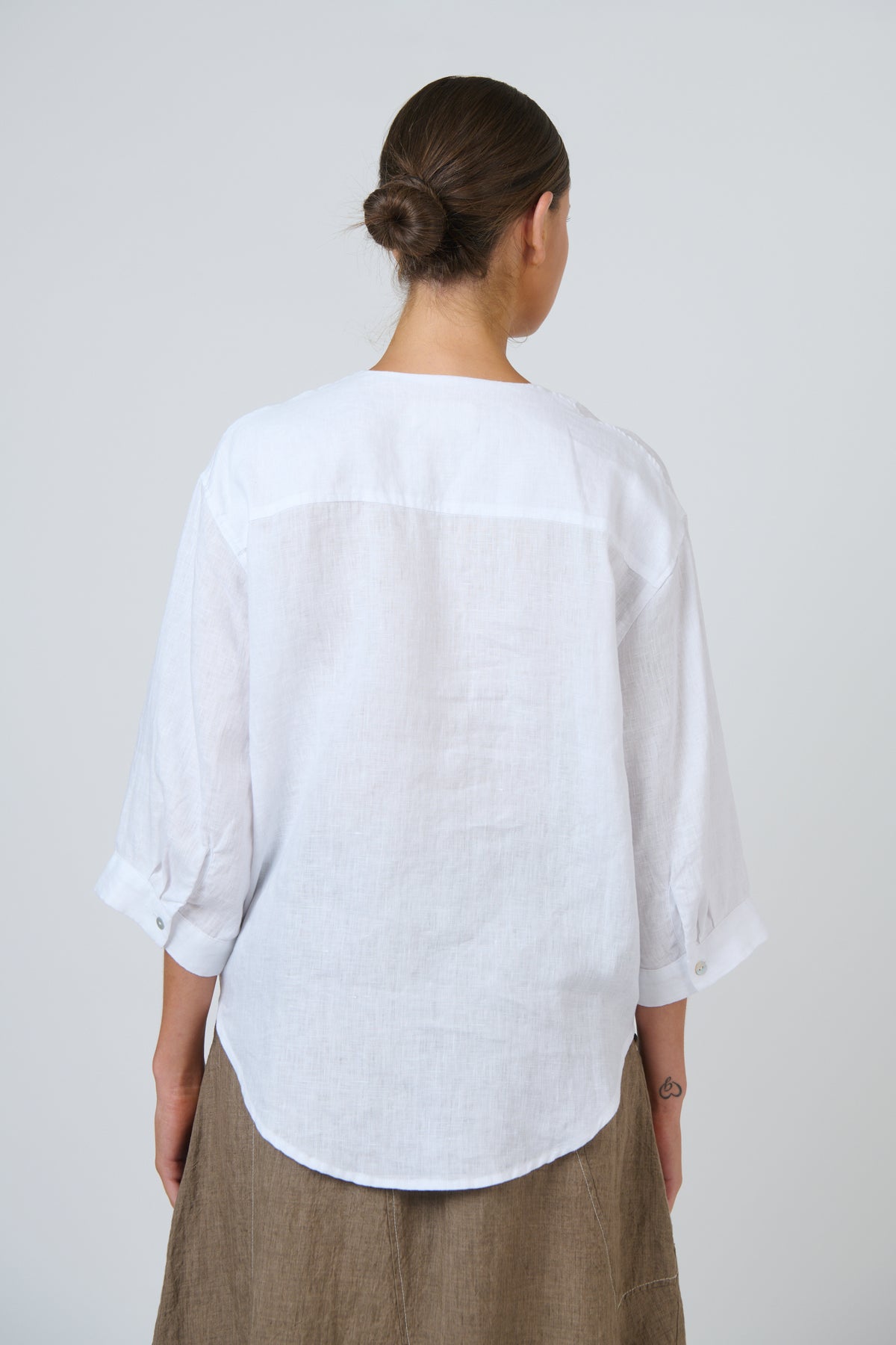 Naturals by O & J Linen Blouse in White GA717
