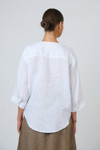 Naturals by O & J Linen Blouse in White GA717