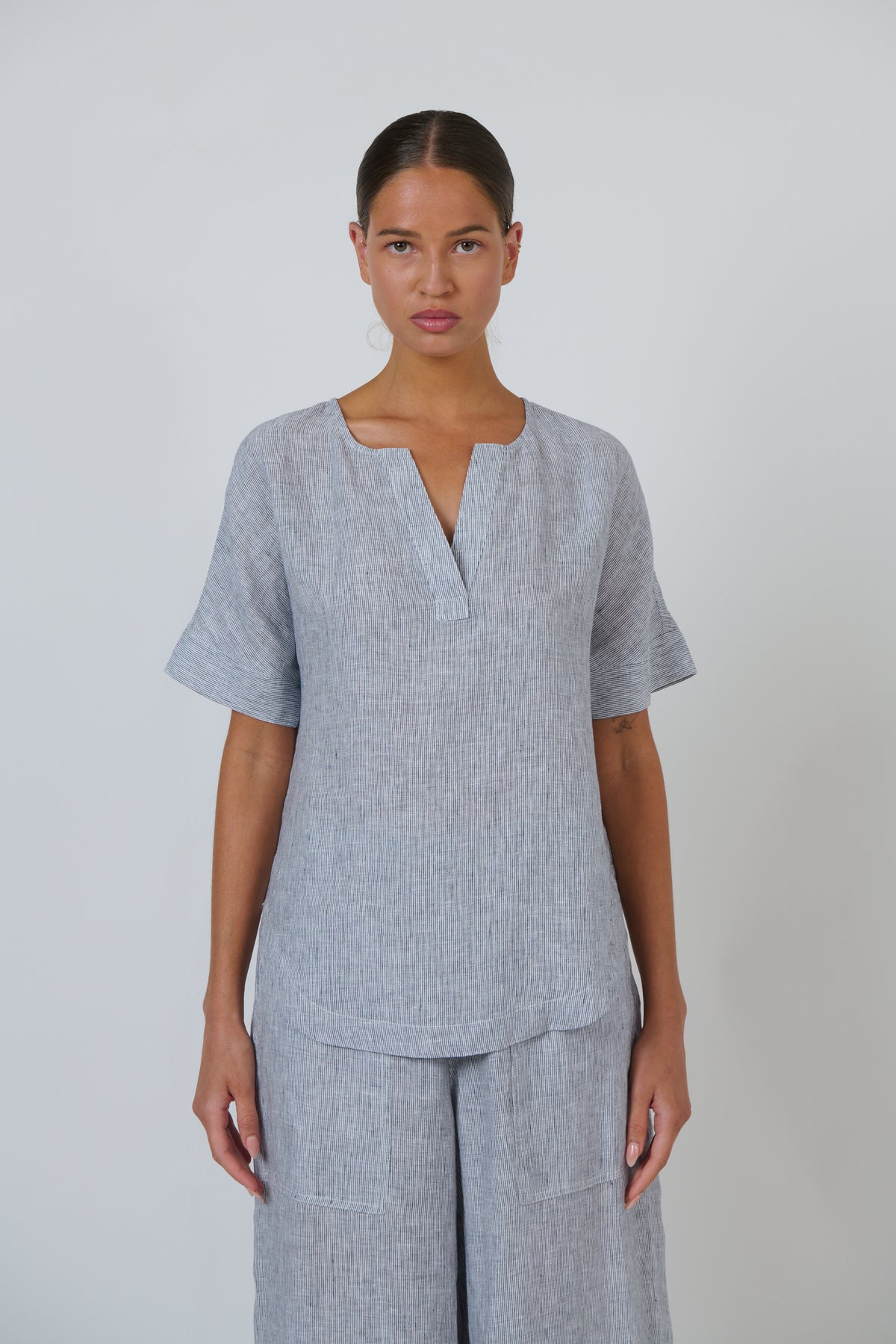 Naturals by O&J Linen Top in Sliver GA718