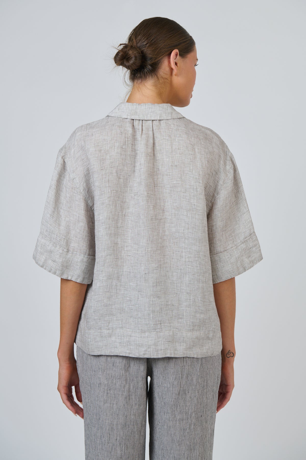 Naturals by O&J Linen Top in Chai GA720