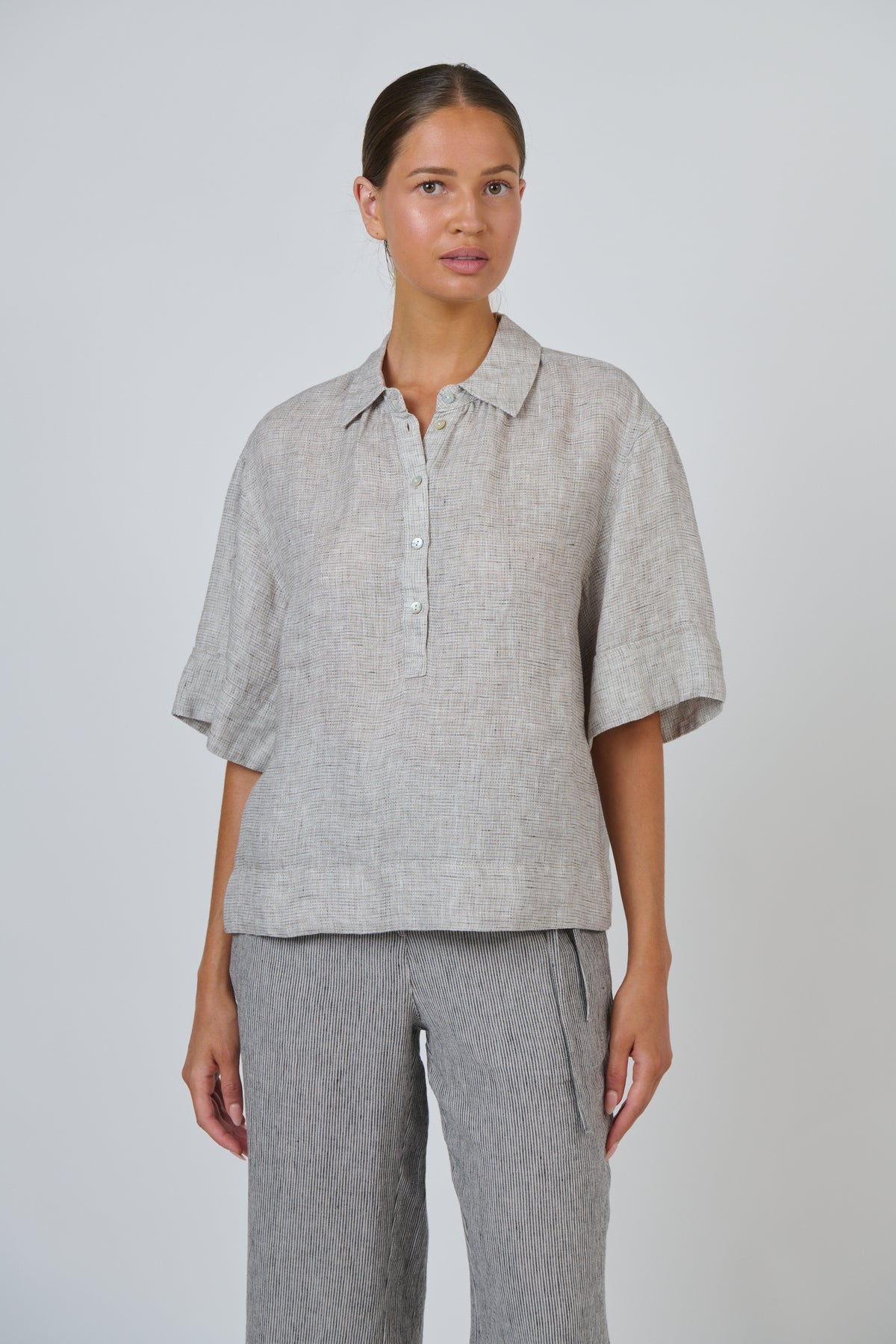 Naturals by O&J Linen Top in Chai GA720