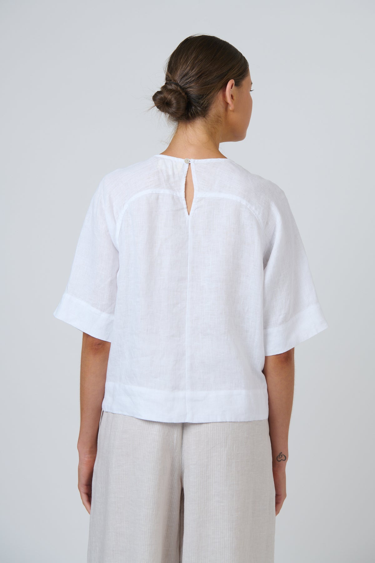 Naturals by O & J Linen Top in White Linen GA721