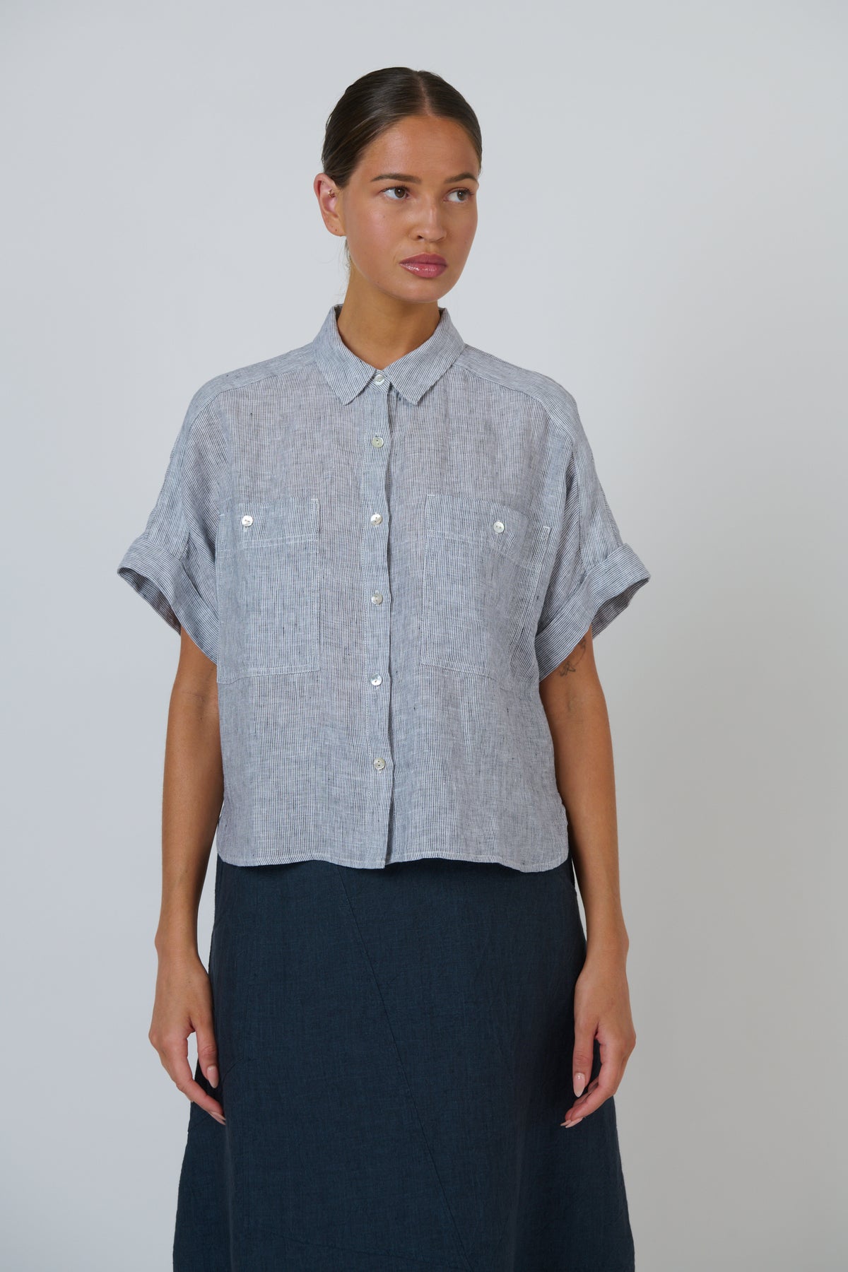 Naturals by O&J Linen Top in Sliver GA723
