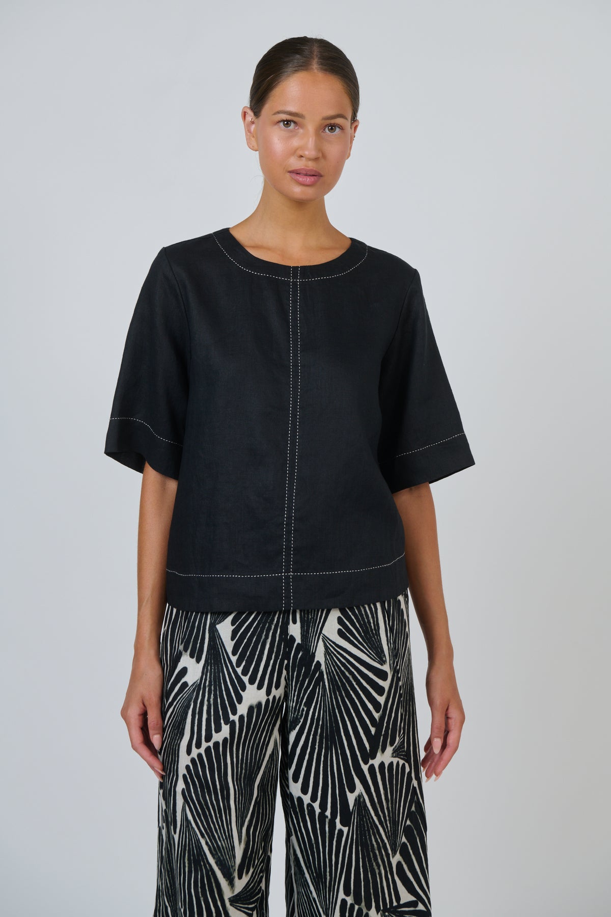Naturals by O & J Linen Top in Black GA724A