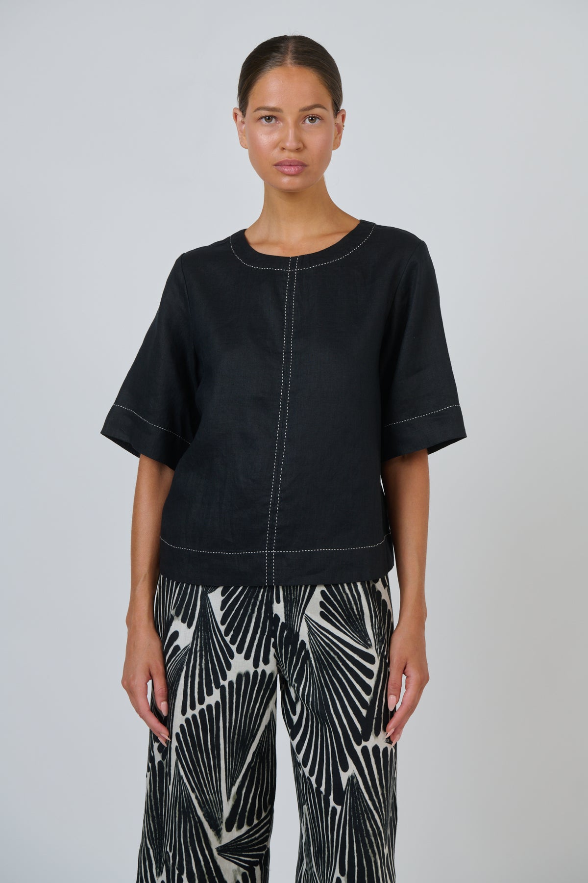 Naturals by O & J Linen Top in Black GA724A
