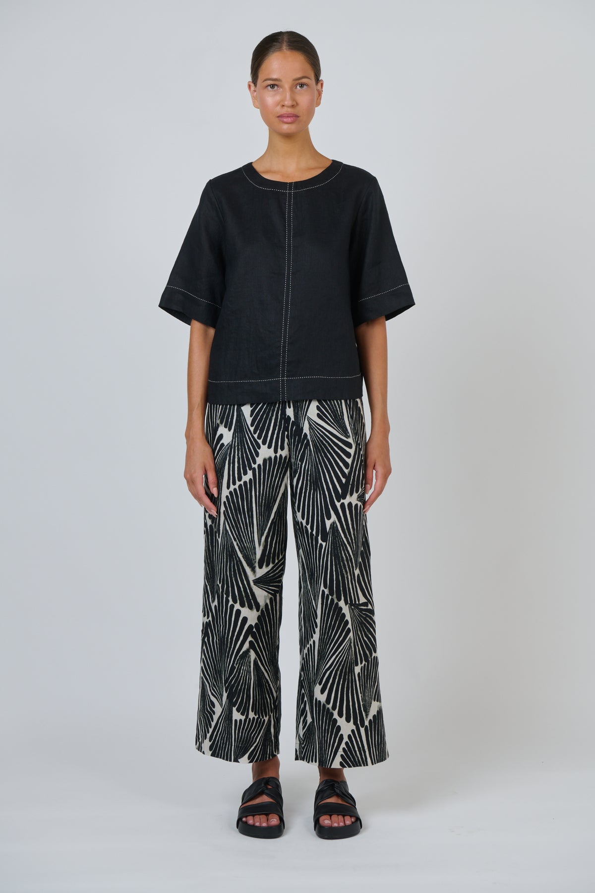 Naturals by O & J Linen Top in Black GA724A