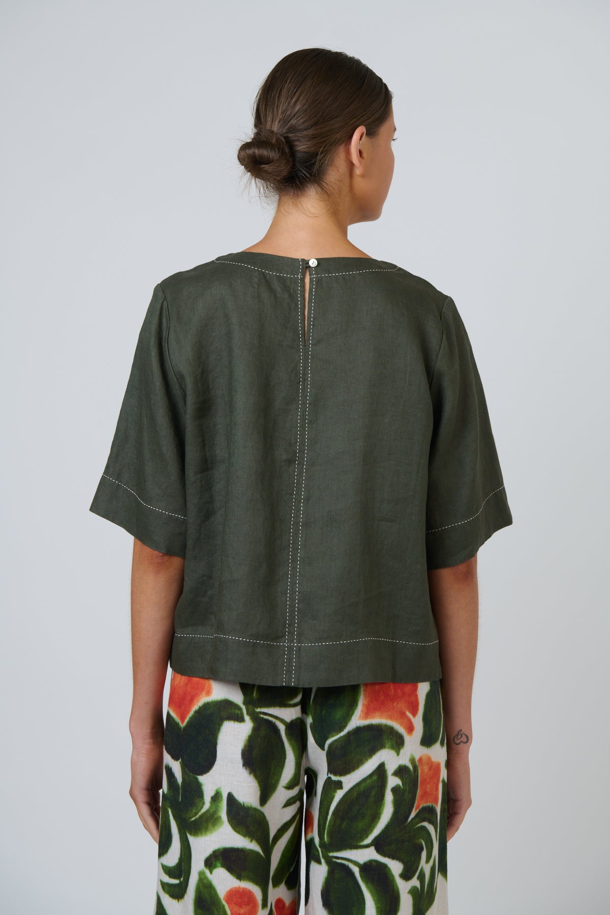 Naturals by O&J Linen Top in Topiary GA724A
