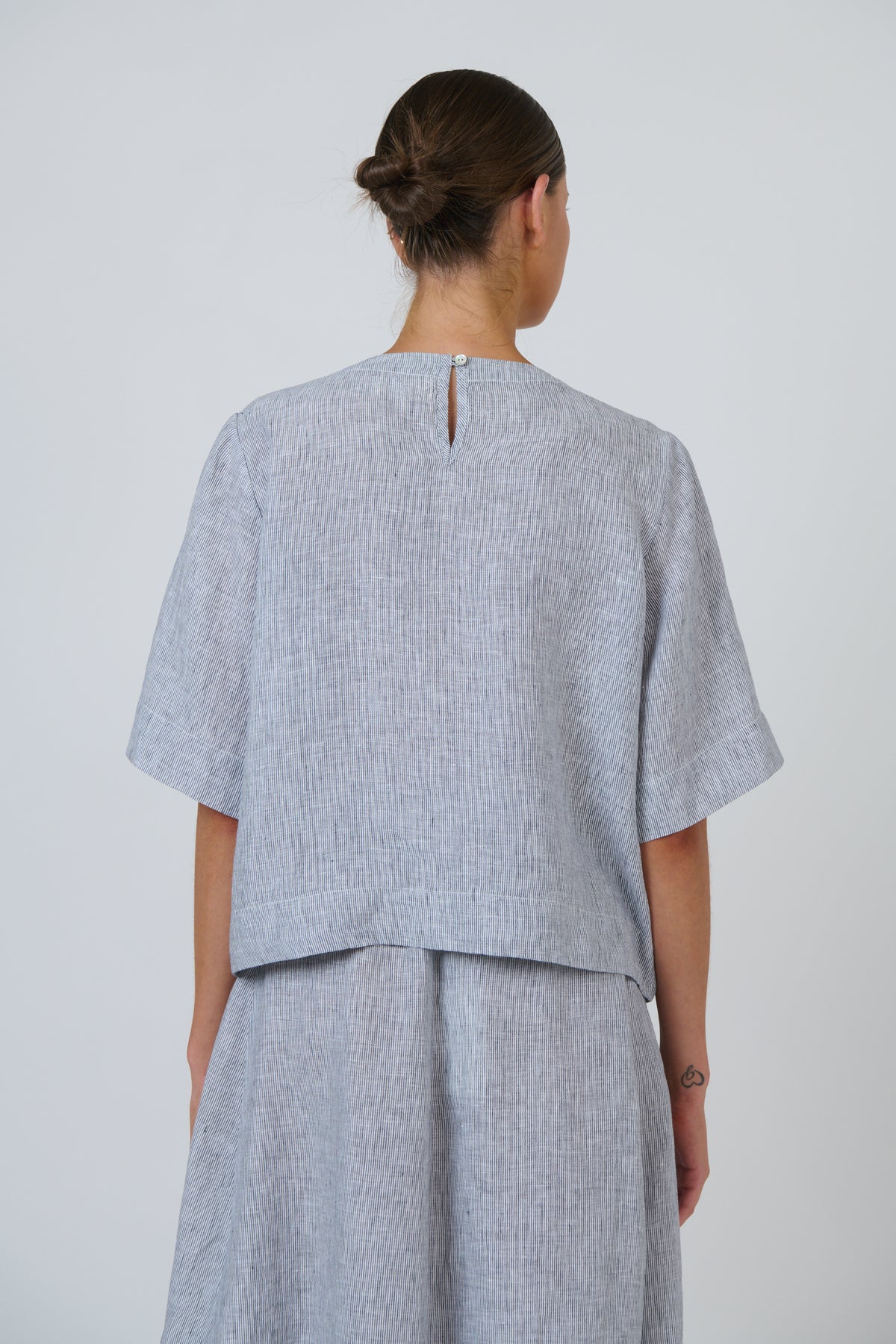 Naturals by O&J Linen Top in Sliver GA724B