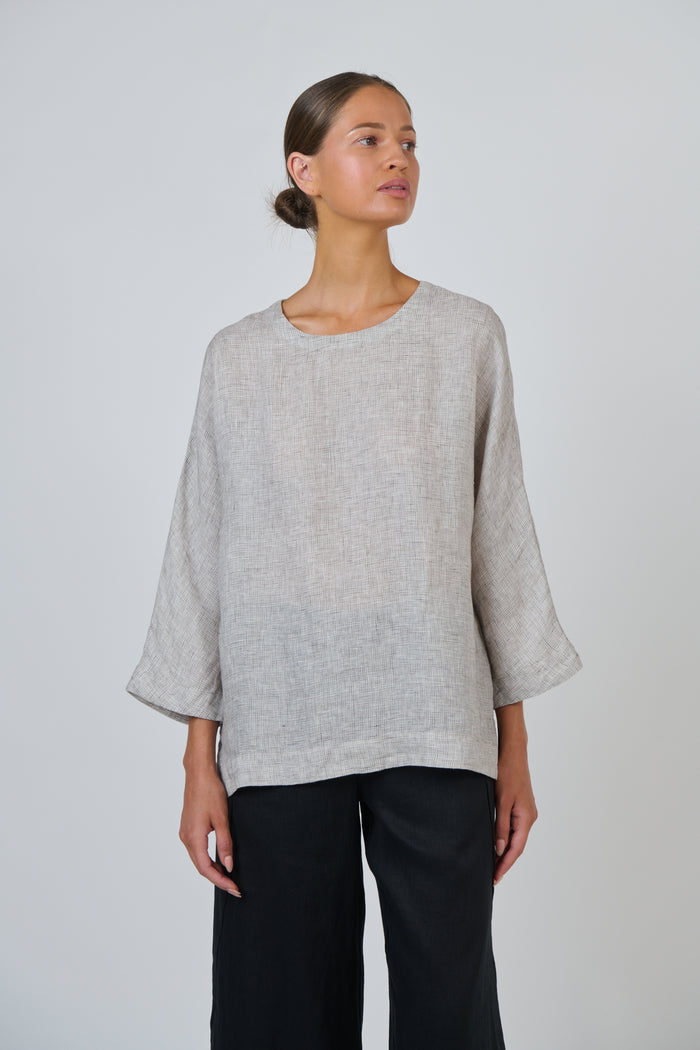 Naturals by O & J Linen Top in Chai GA730
