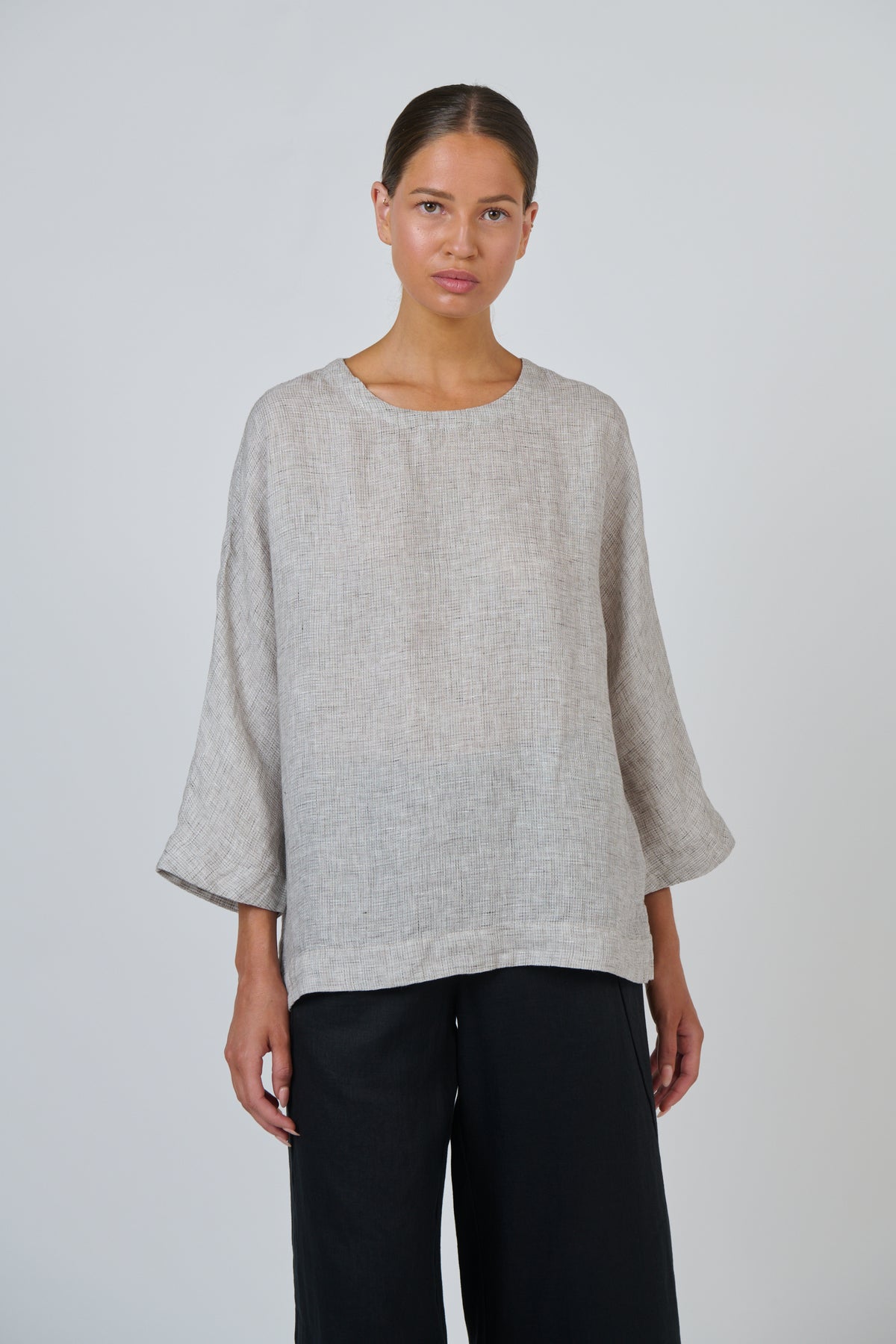 Naturals by O & J Linen Top in Chai GA730