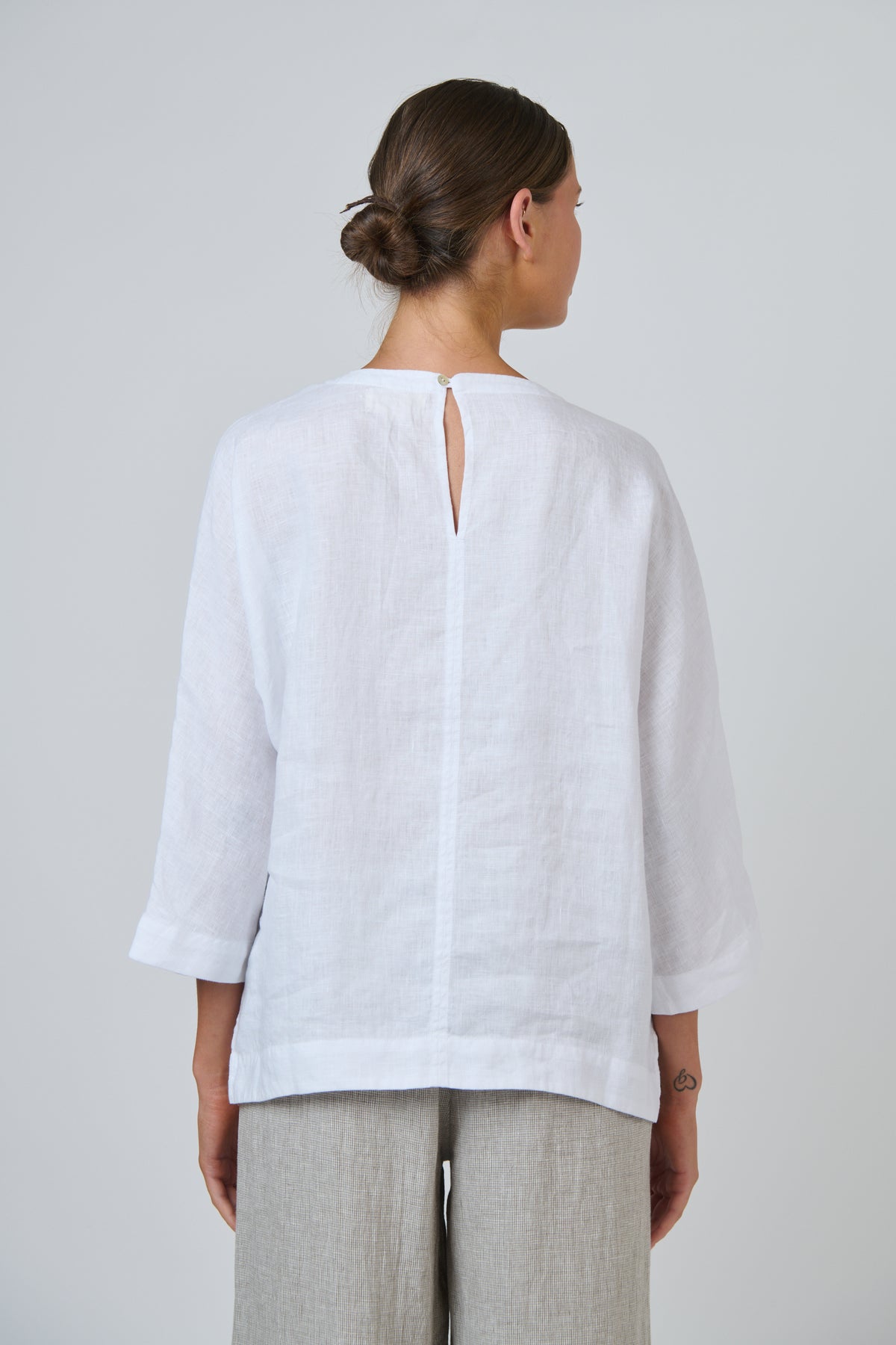 Naturals by O & J Linen Top in White GA730
