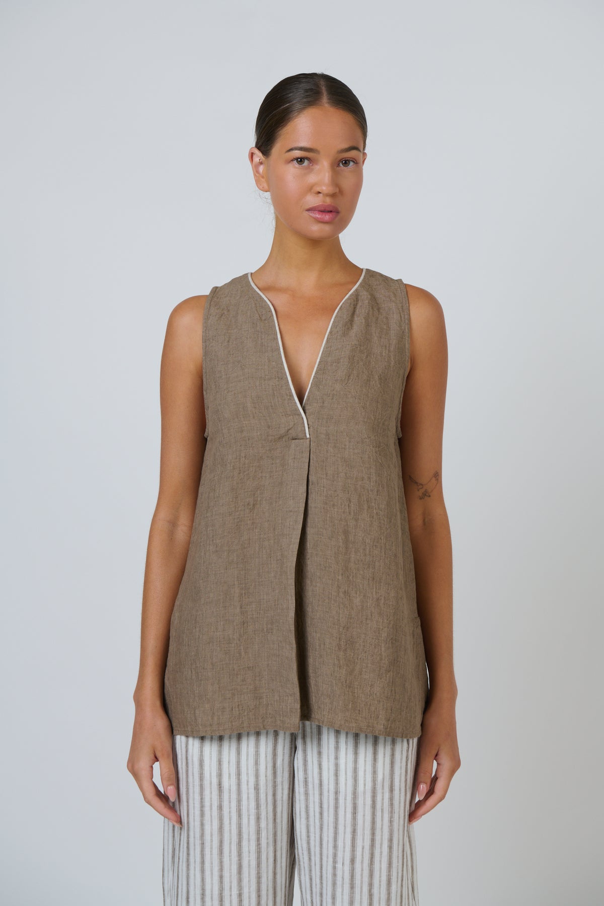 Naturals by O & J Linen Top in Agate GA733
