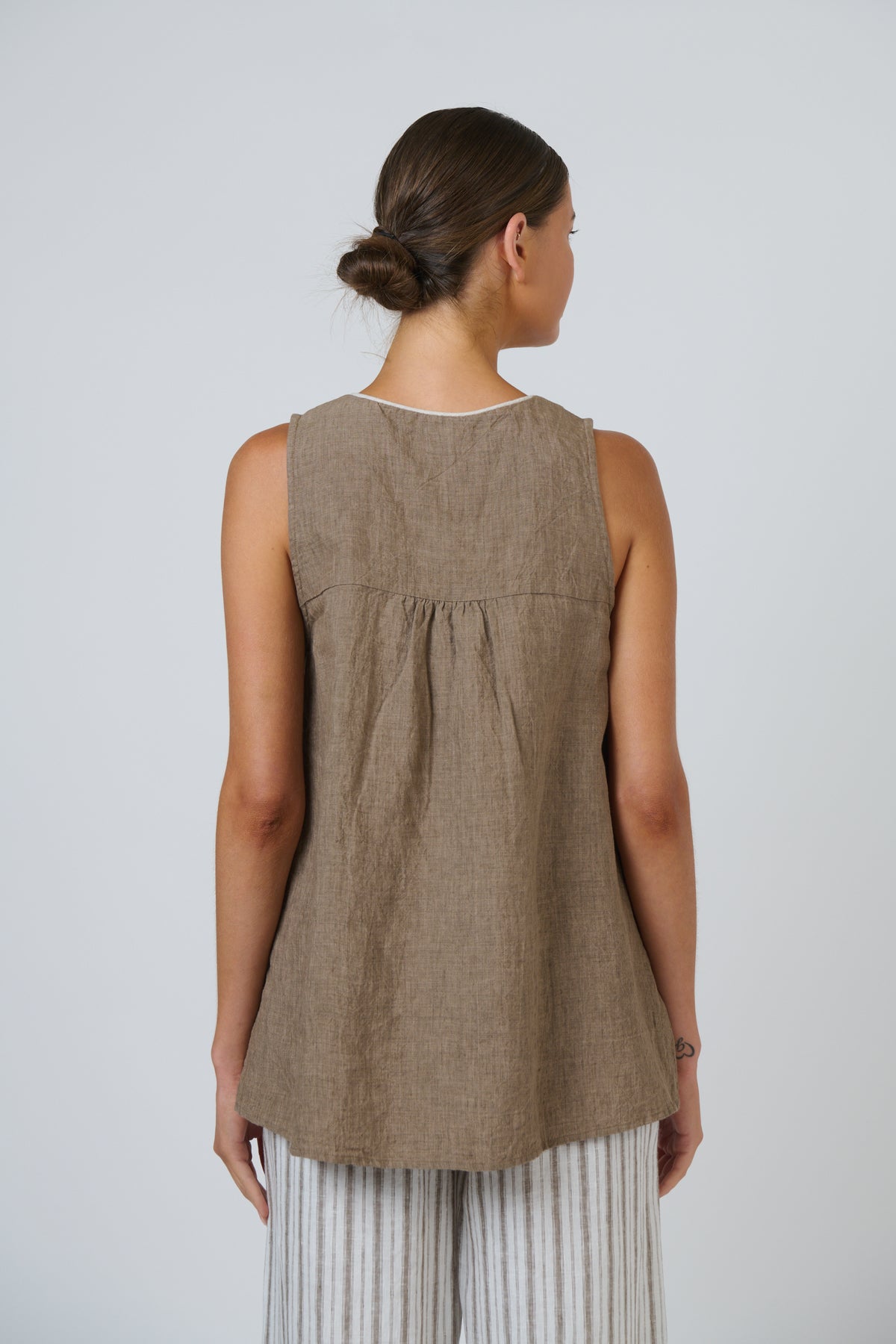 Naturals by O & J Linen Top in Agate GA733