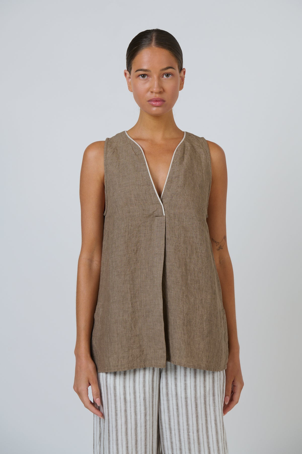 Naturals by O & J Linen Top in Agate GA733