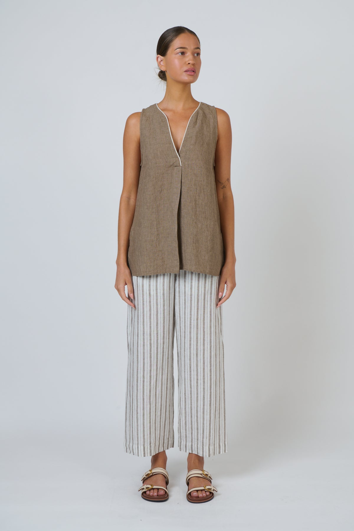 Naturals by O & J Linen Top in Agate GA733