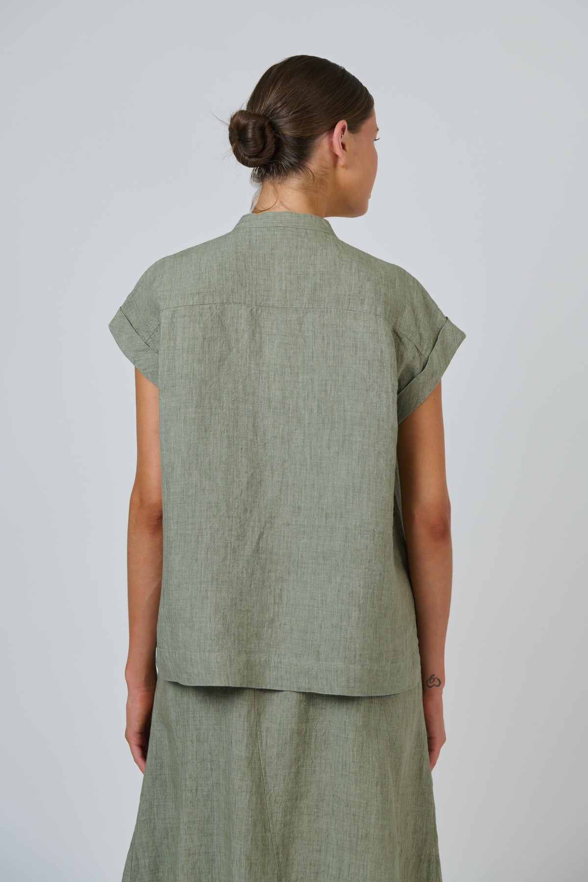 Naturals by O & J Linen Top in Artichoke GA734