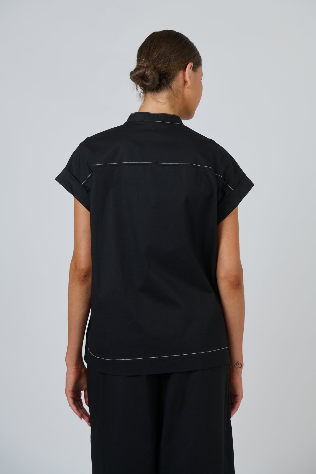 Naturals by O & J Poplin Top in Black GA734