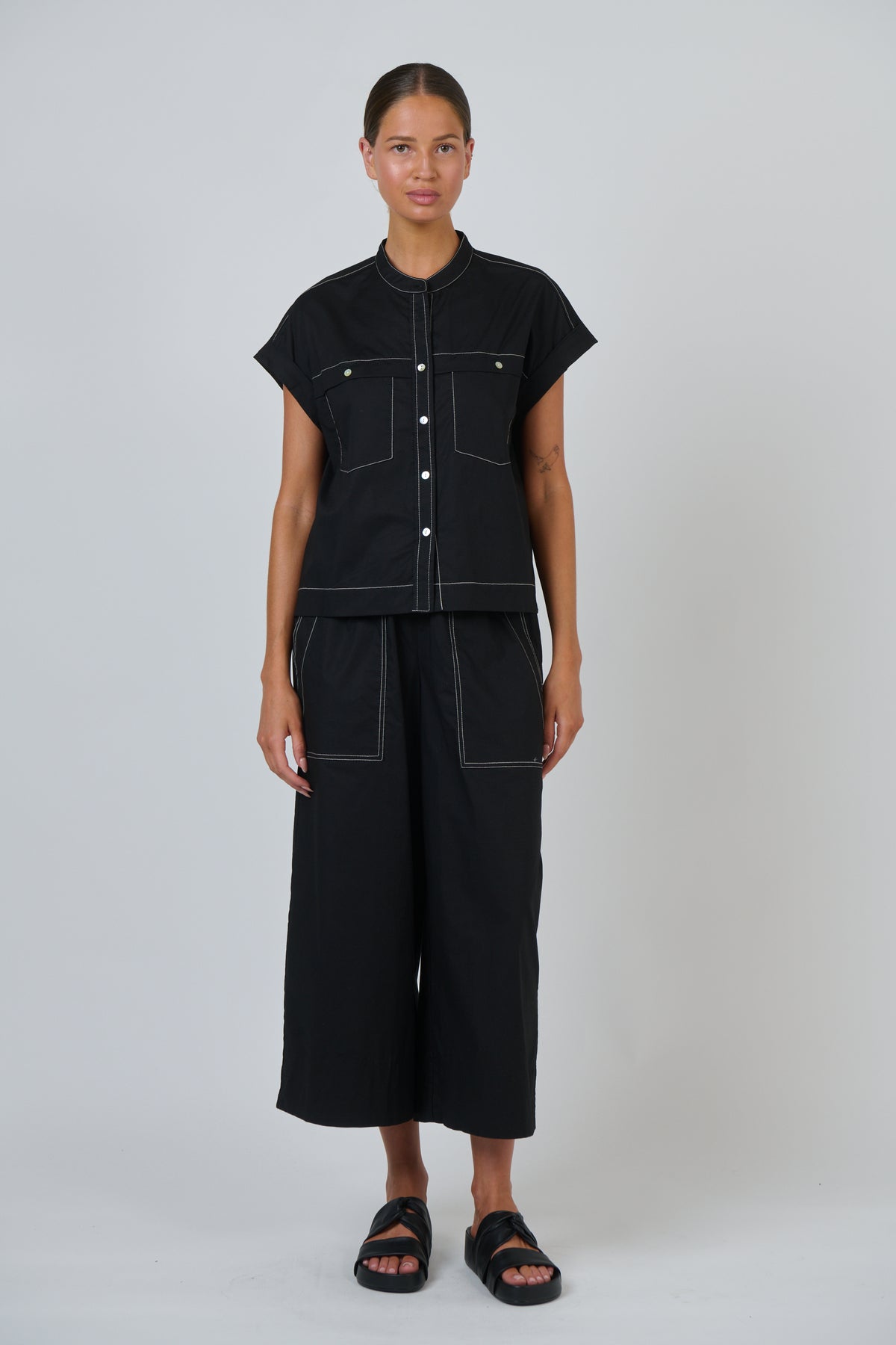 Naturals by O & J Poplin Top in Black GA734