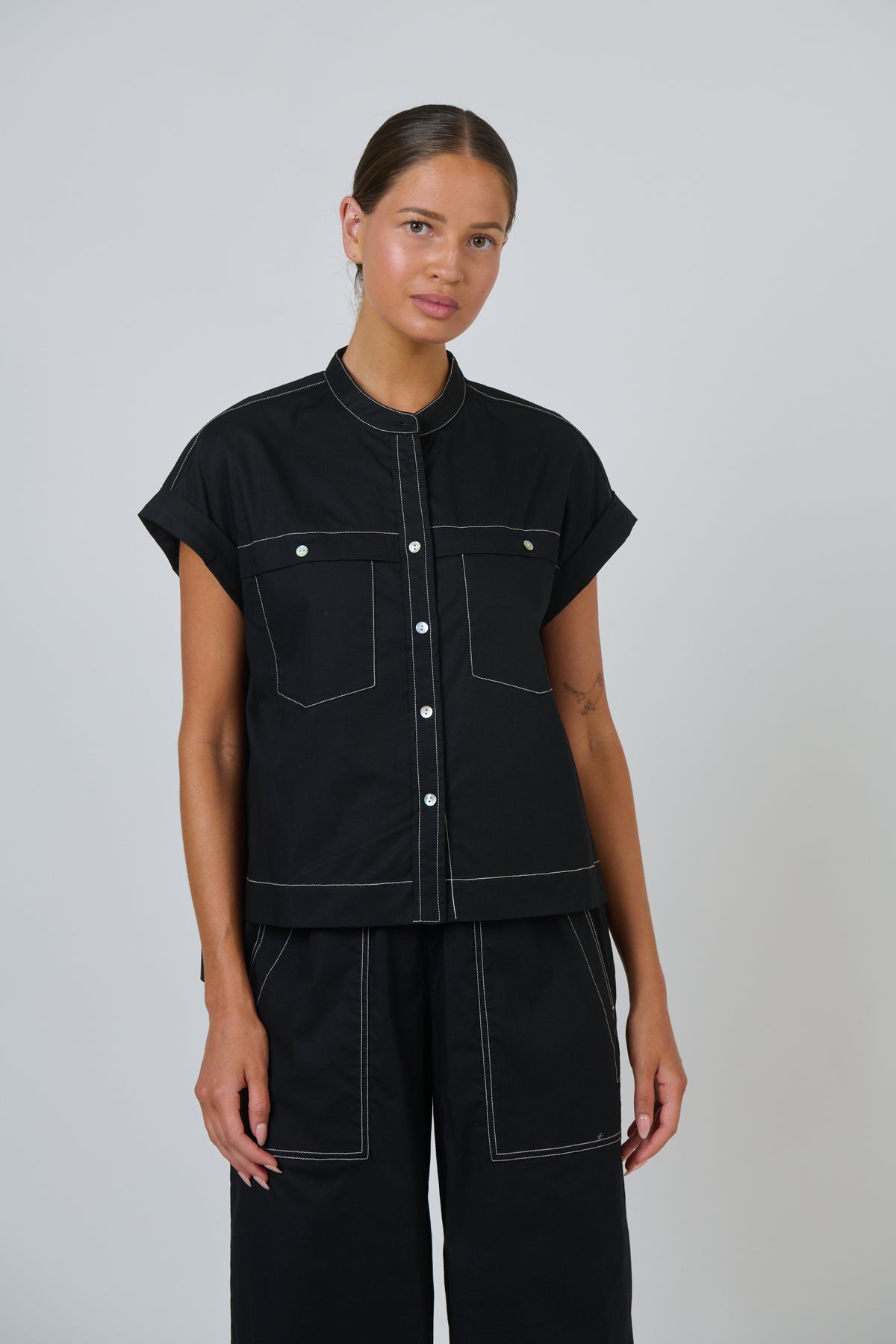 Naturals by O & J Poplin Top in Black GA734