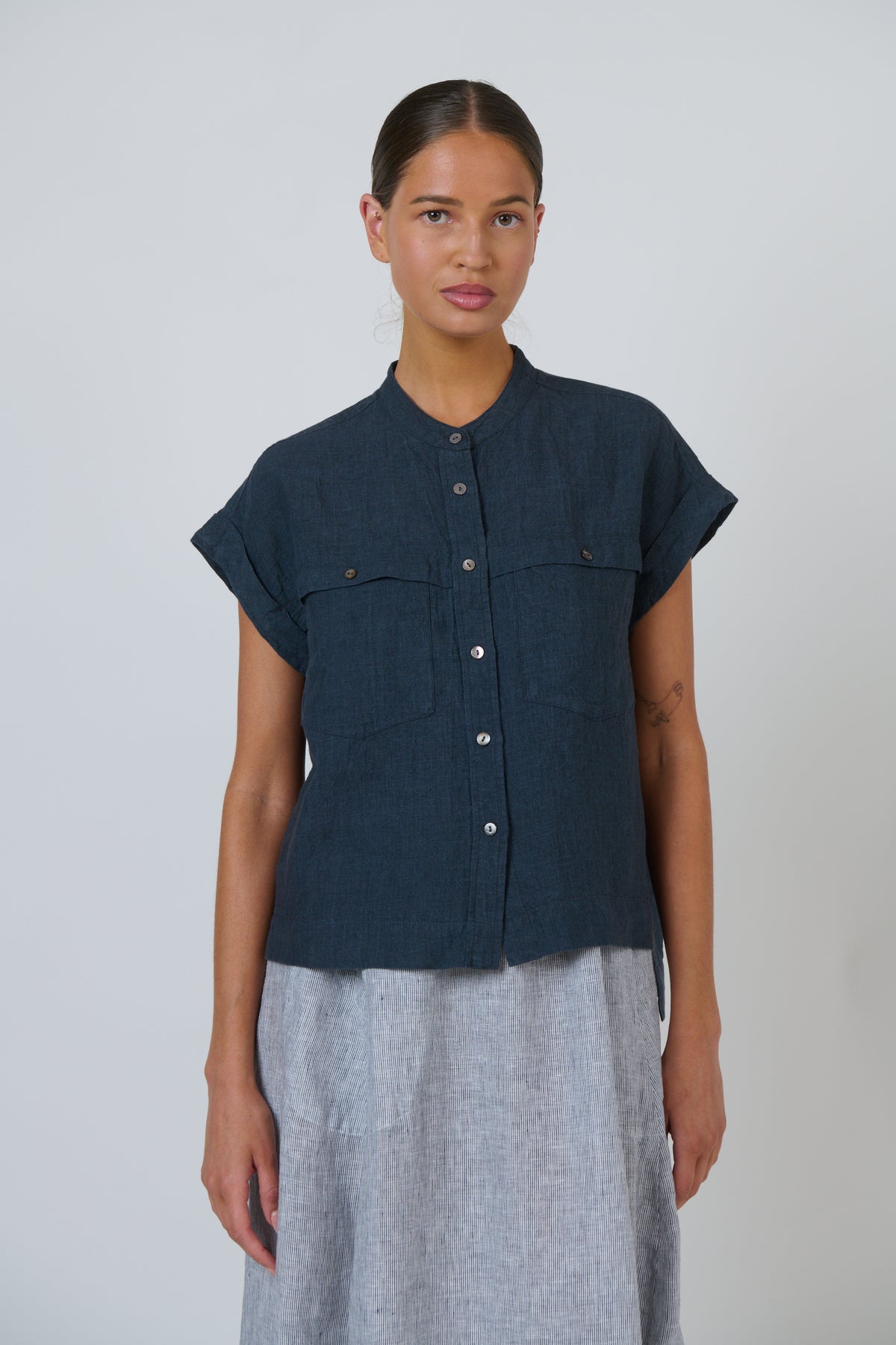 Naturals by O&J Linen Top in Gunsmoke GA734