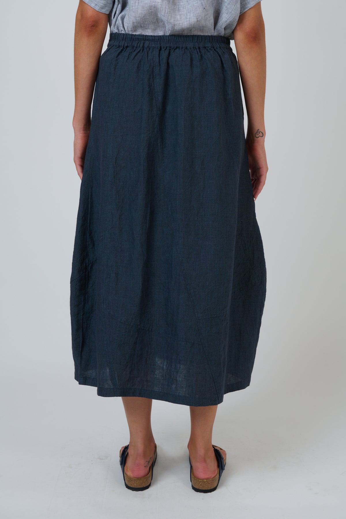 Naturals by O&J Linen Skirt in Gunsmoke GA736