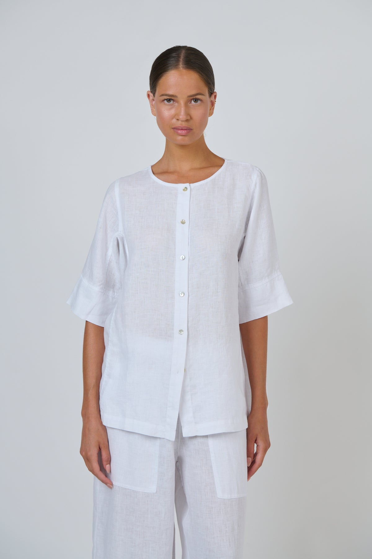 Naturals by O & J Linen Shirt in White GA739