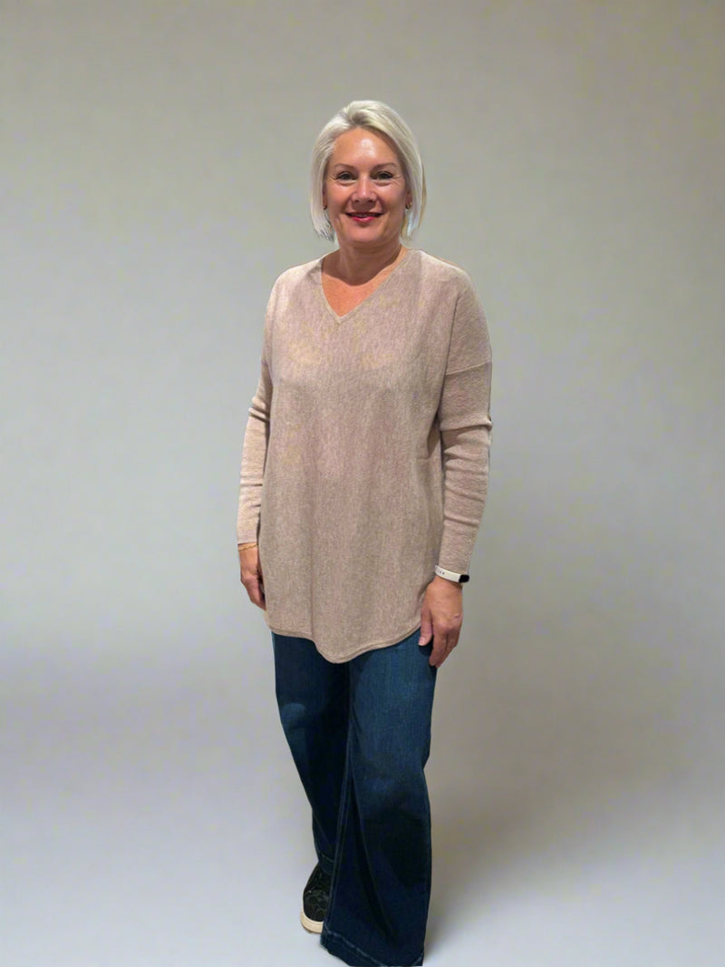 Bridge & Lord Queen Vee Curved Hem Pullover BL5655