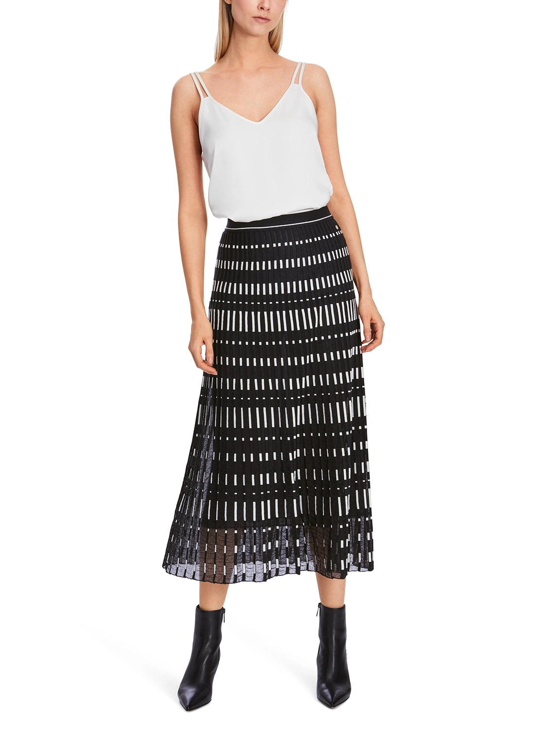 MarcCain Knitted skirt - knitted in Germany XC 71.04 M17