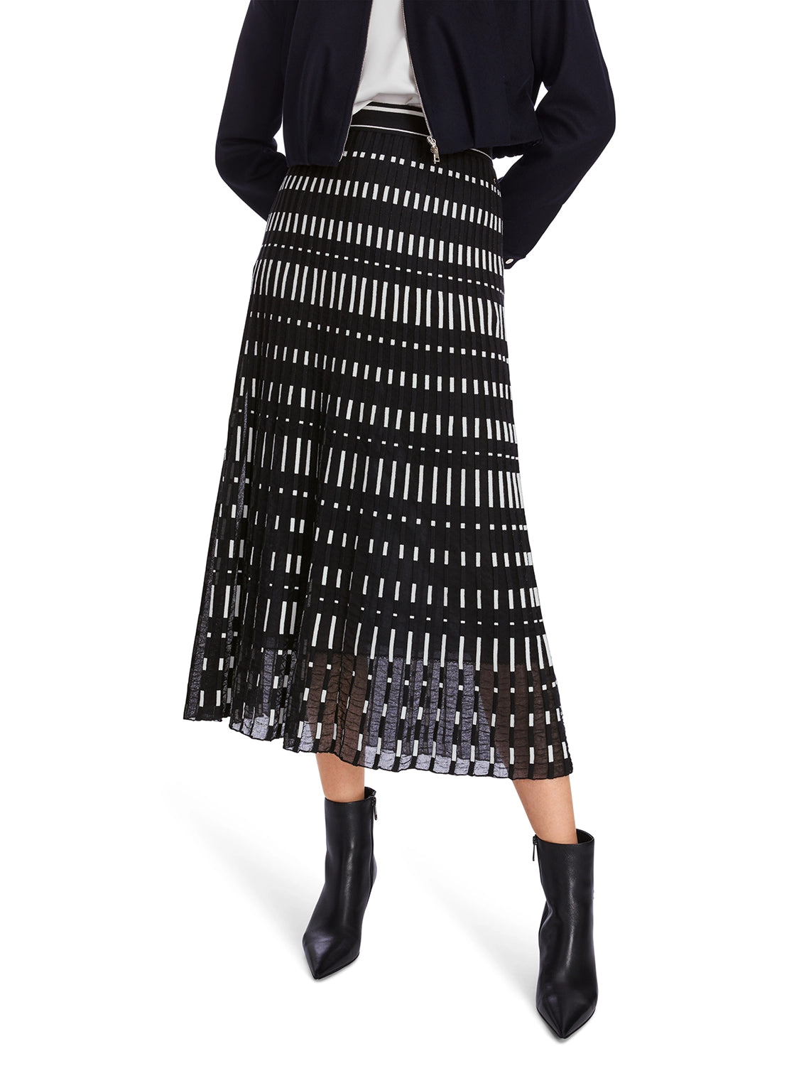 MarcCain Knitted skirt - knitted in Germany XC 71.04 M17