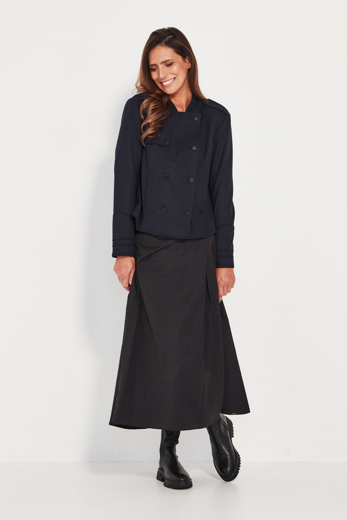 Verge Stroll Skirt in Black 9643UBR