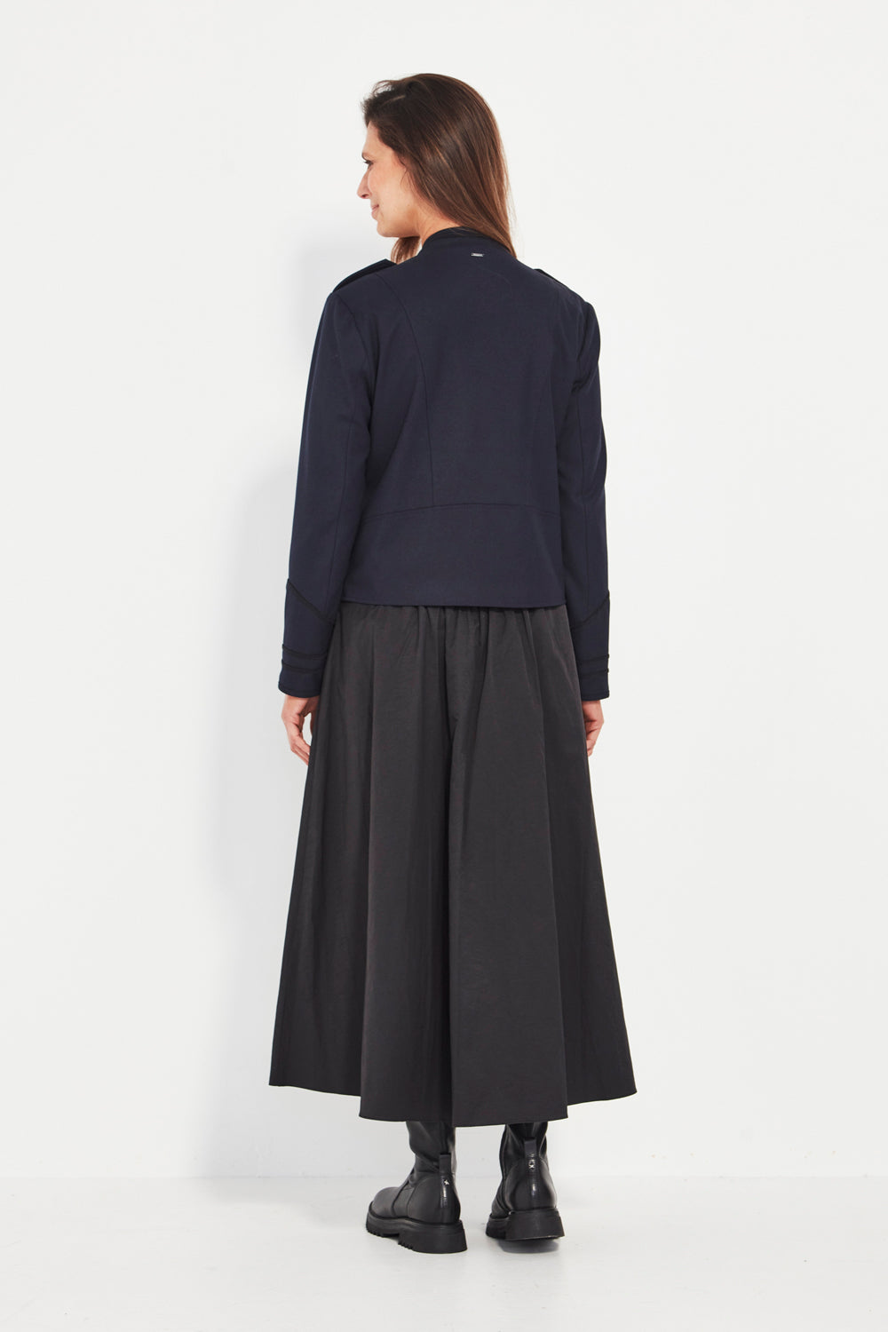 Verge Stroll Skirt in Black 9643UBR
