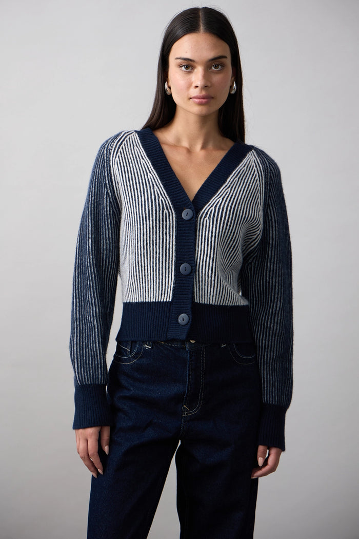 Mia Fratino Frankie Cardi 25918