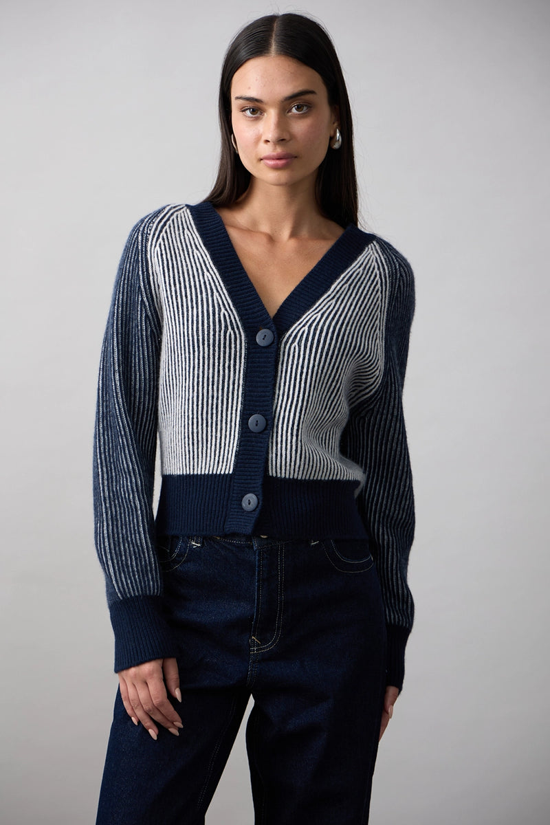 Mia Fratino Frankie Cardi 25918