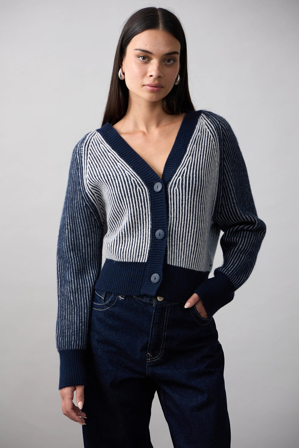 Mia Fratino Frankie Cardi 25918