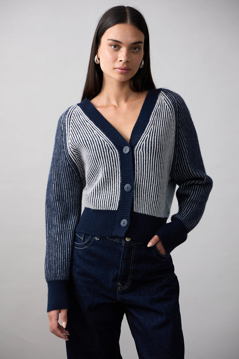 Mia Fratino Frankie Cardi 25918