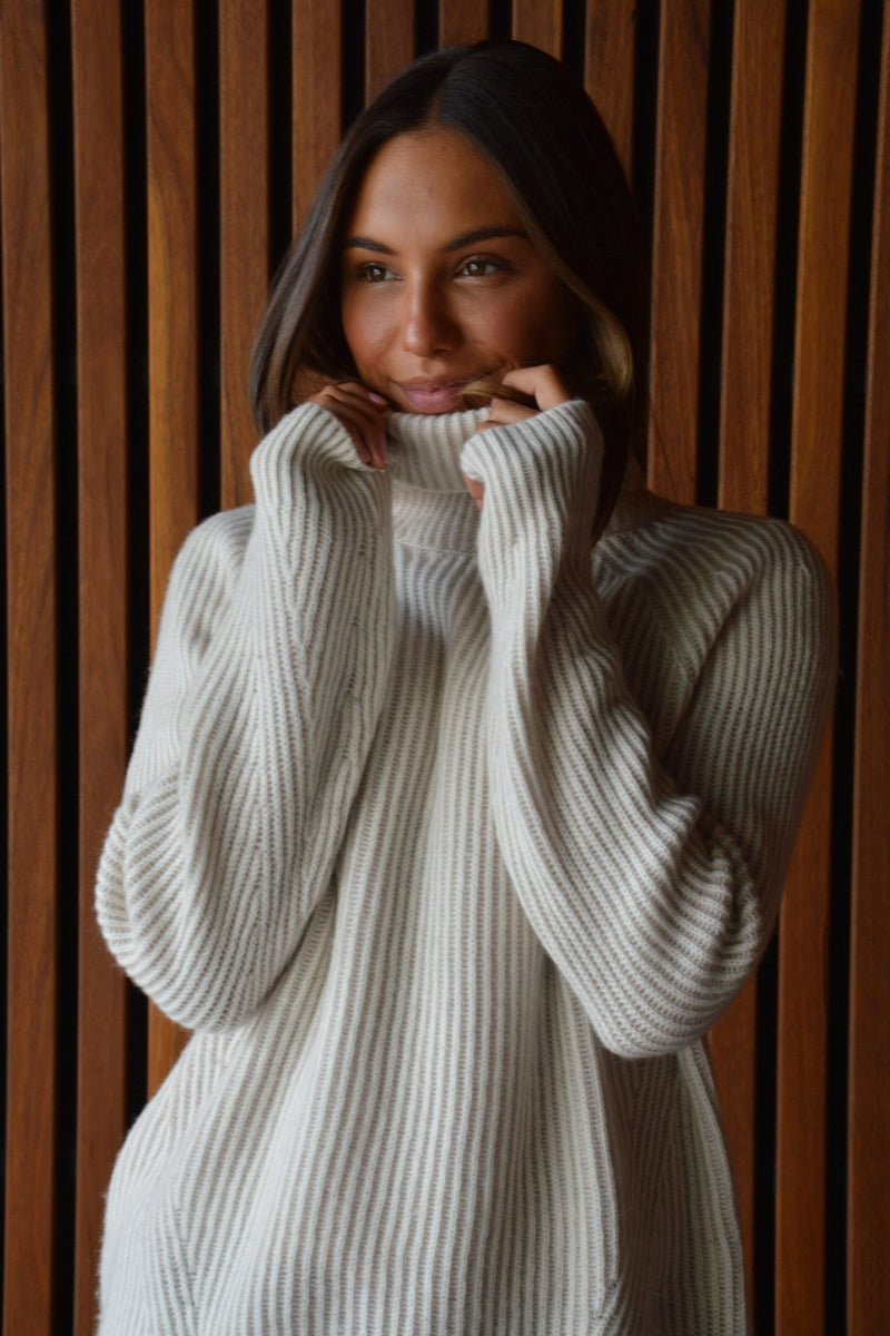 Mia Fratino Ren Rollneck 25919