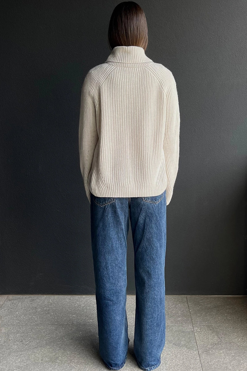 Mia Fratino Ren Rollneck 25919
