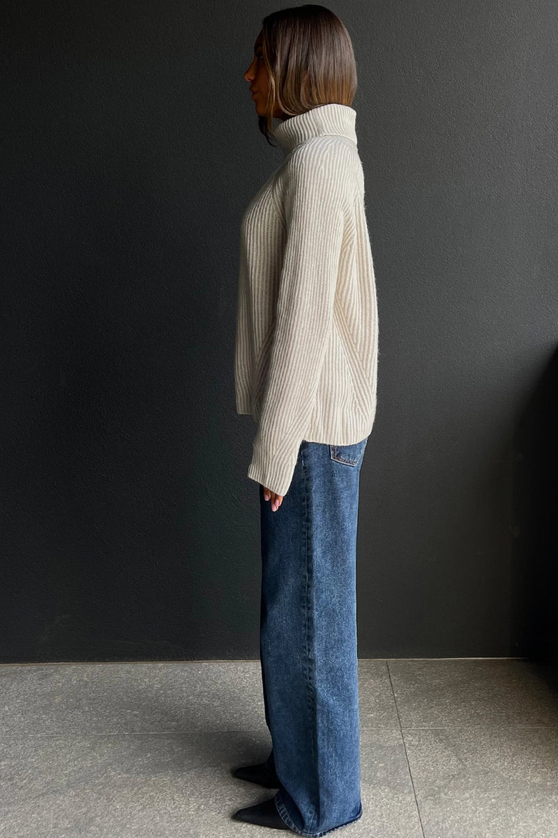 Mia Fratino Ren Rollneck 25919