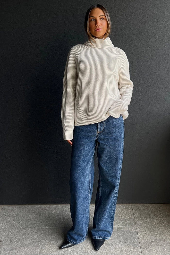 Mia Fratino Ren Rollneck 25919