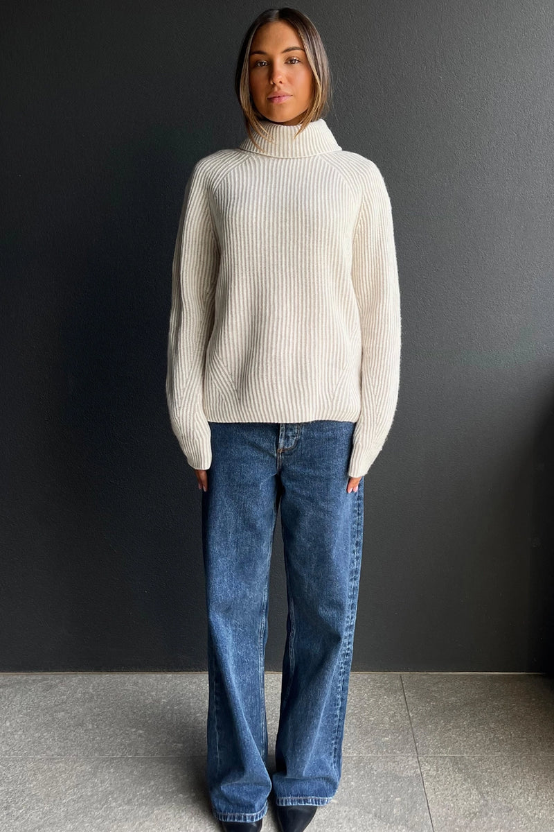 Mia Fratino Ren Rollneck 25919