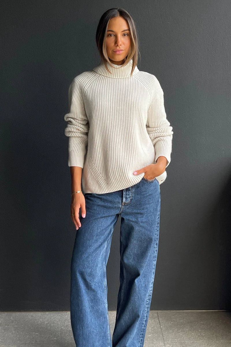 Mia Fratino Ren Rollneck 25919