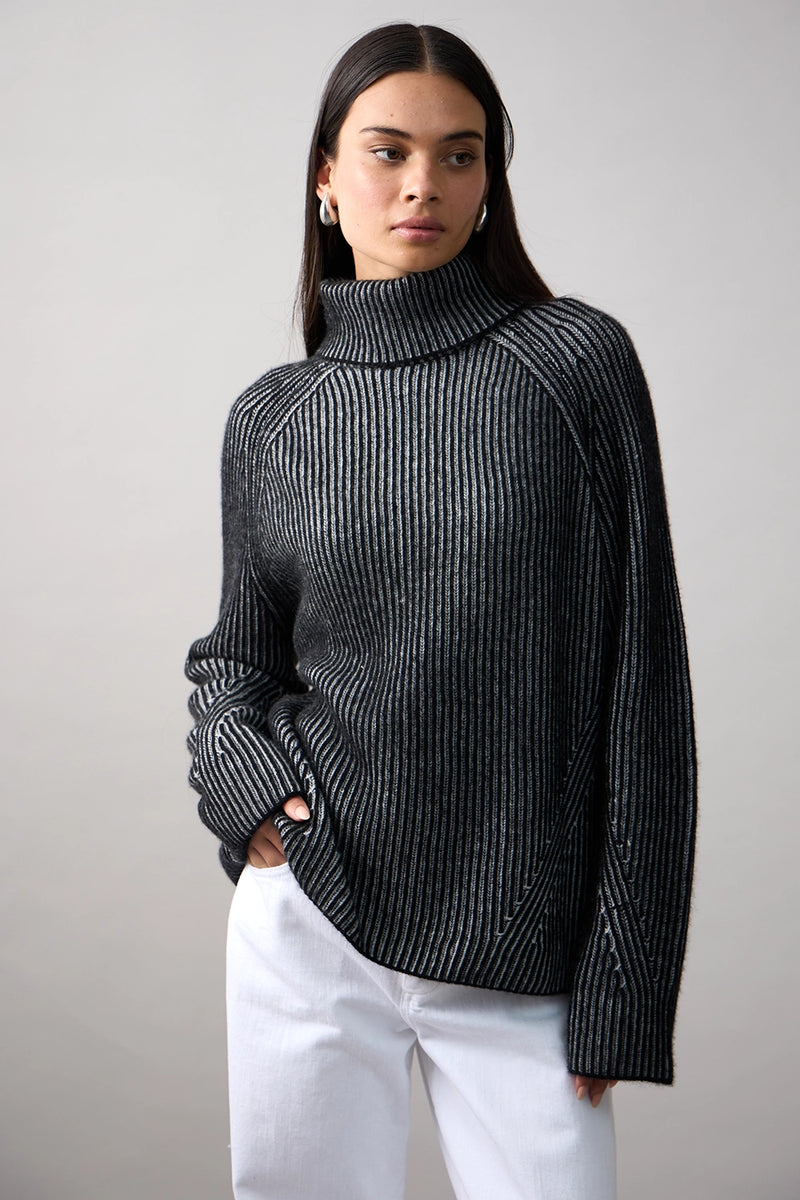 Mia Fratino Ren Rollneck 25919