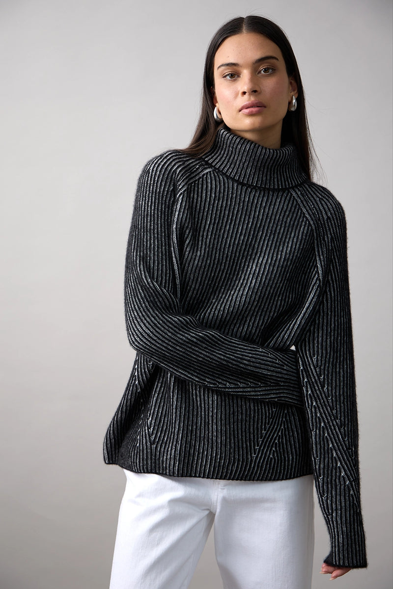 Mia Fratino Ren Rollneck 25919