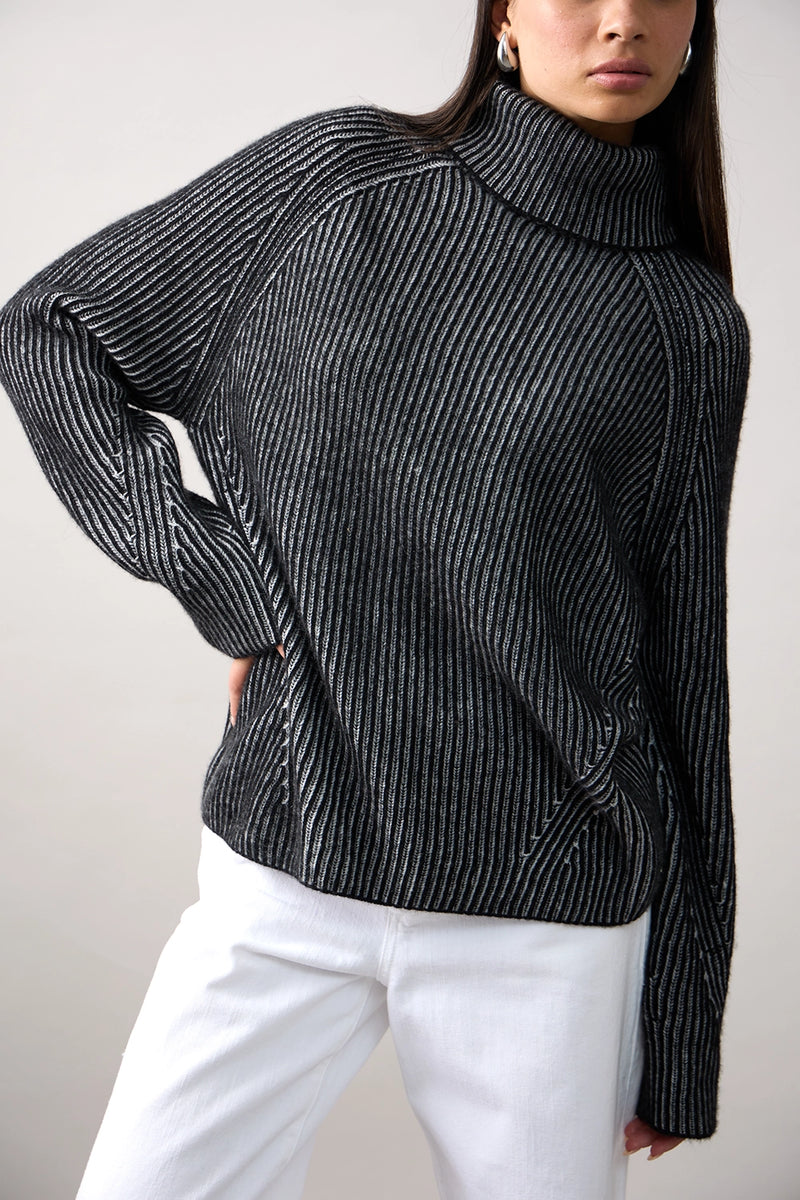 Mia Fratino Ren Rollneck 25919