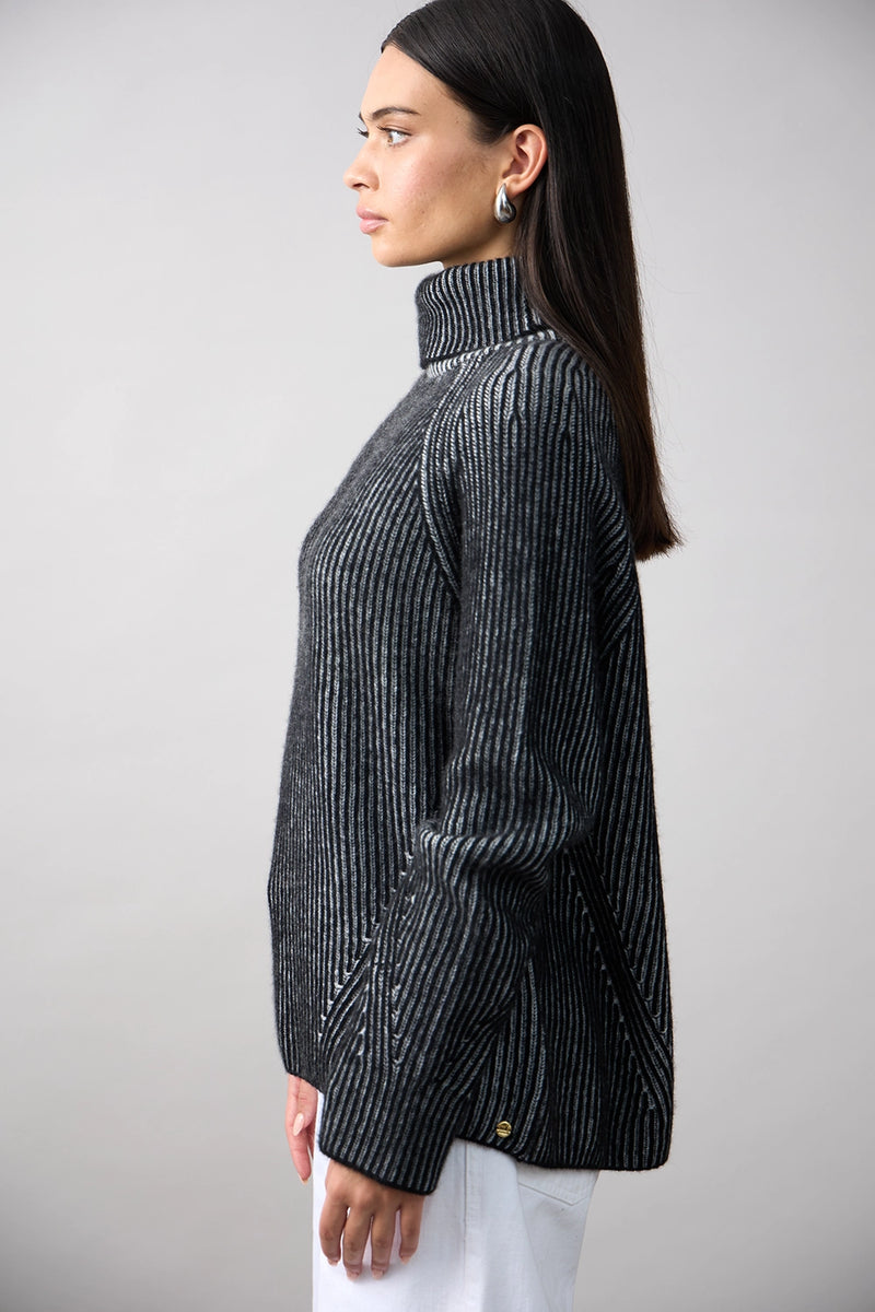 Mia Fratino Ren Rollneck 25919