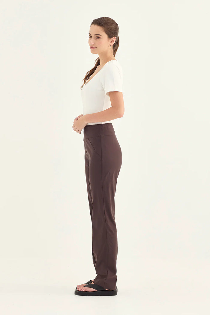 Verge Premier Pant in Chocolate V4797ULW