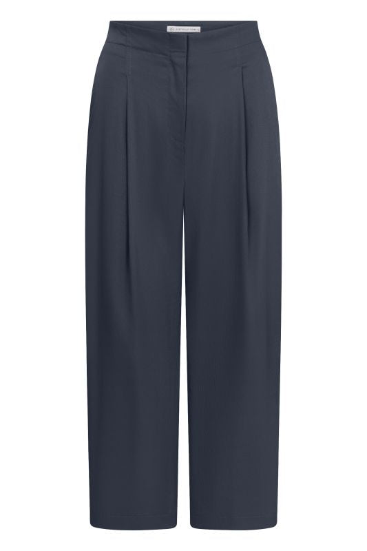 Raffaello Rossi Lisan 6/8 Cool Twill Pant in Navy Blue 508161/6910