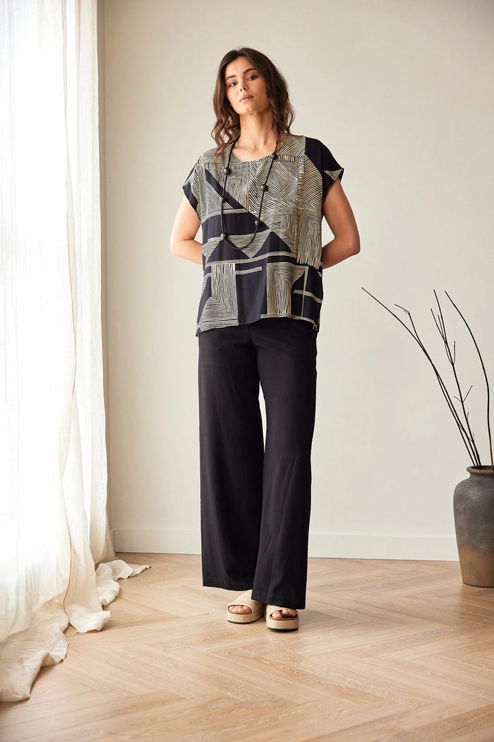 Peruzzi Geo Print Top in Black/Vanilla S26518