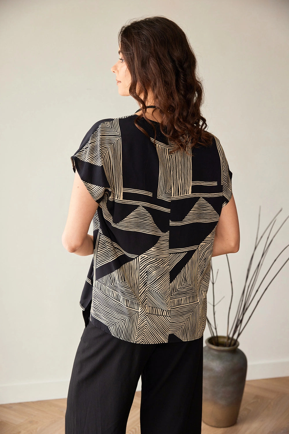 Peruzzi Geo Print Top in Black/Vanilla S26518
